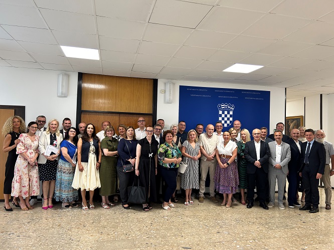 Slika /2025_Slike/Slika sastanak s ravnateljima.jpg